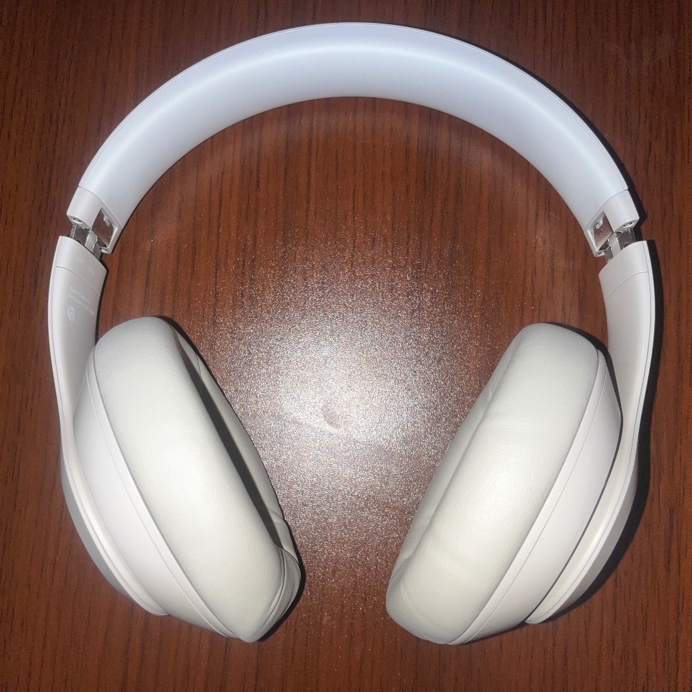 Beats Studio Pro - Wireless Bluetooth Noise Cancelling Headphones